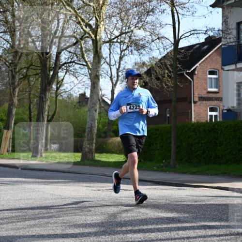 12.04.2026 - 45. Internationalen Wilhelmsburger Insellauf J. Mangold http://msf.ph/oto/9455441 12.04.2026 10:26:29 Ziel 3368, 4572, 5742, 4225, 3752, 3047, 2160, 4673, 5344, 4941, 5503, 5055, 5301 meine-sportfotos.de
