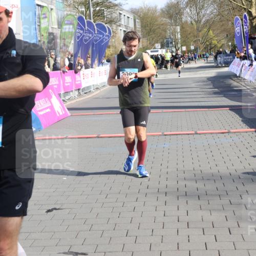 12.04.2026 - 45. Internationalen Wilhelmsburger Insellauf Strokosch-Dieckow http://msf.ph/oto/9455442 12.04.2026 10:31:15 Ziel 4787, 3095, 3016 meine-sportfotos.de