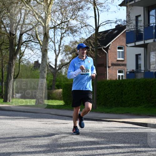 12.04.2026 - 45. Internationalen Wilhelmsburger Insellauf J. Mangold http://msf.ph/oto/9455445 12.04.2026 10:26:29 Ziel 3368, 4572, 5742, 4225, 3752, 3047, 2160, 4673, 5344, 4941, 5503, 5055, 5301 meine-sportfotos.de