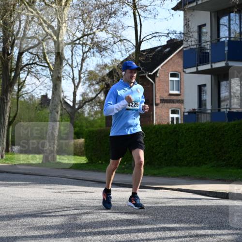 12.04.2026 - 45. Internationalen Wilhelmsburger Insellauf J. Mangold http://msf.ph/oto/9455446 12.04.2026 10:26:29 Ziel 3368, 4572, 5742, 4225, 3752, 3047, 2160, 4673, 5344, 4941, 5503, 5055, 5301 meine-sportfotos.de