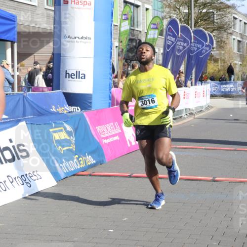 12.04.2026 - 45. Internationalen Wilhelmsburger Insellauf Strokosch-Dieckow http://msf.ph/oto/9455447 12.04.2026 10:31:18 Ziel 3016, 2831, 5811 meine-sportfotos.de