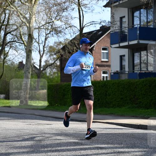 12.04.2026 - 45. Internationalen Wilhelmsburger Insellauf J. Mangold http://msf.ph/oto/9455448 12.04.2026 10:26:29 Ziel 3368, 4572, 5742, 4225, 3752, 3047, 2160, 4673, 5344, 4941, 5503, 5055, 5301 meine-sportfotos.de