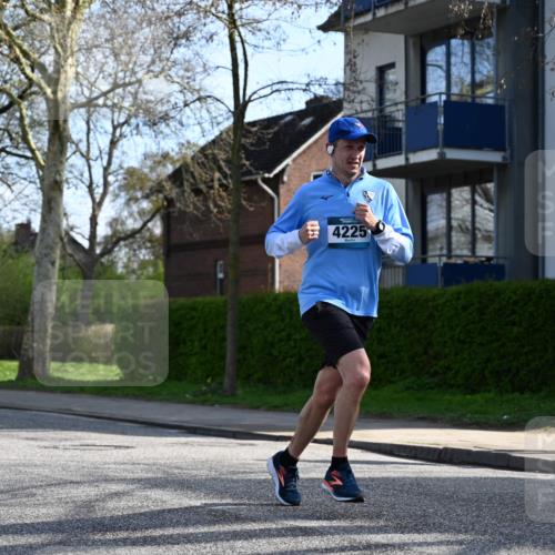 12.04.2026 - 45. Internationalen Wilhelmsburger Insellauf J. Mangold http://msf.ph/oto/9455452 12.04.2026 10:26:29 Ziel 3368, 4572, 5742, 4225, 3752, 3047, 2160, 4673, 5344, 4941, 5503, 5055, 5301 meine-sportfotos.de