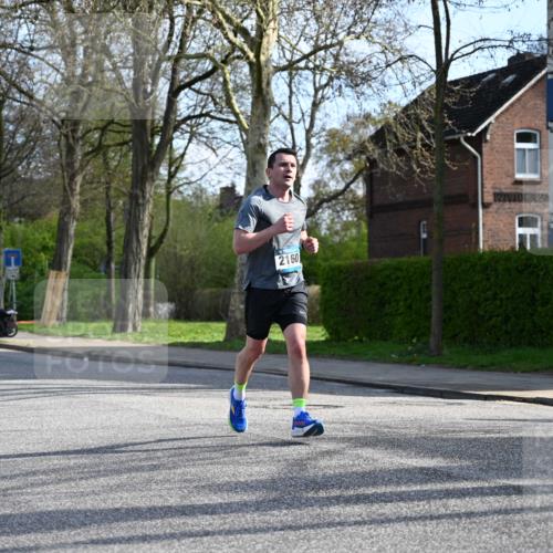 12.04.2026 - 45. Internationalen Wilhelmsburger Insellauf J. Mangold http://msf.ph/oto/9455461 12.04.2026 10:26:31 Ziel 4572, 5742, 4225, 3752, 3047, 2160, 4673, 5344, 4941, 5503, 5055, 5301, 2994 meine-sportfotos.de