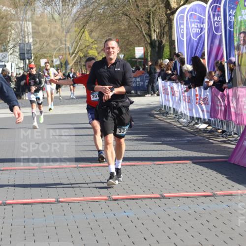 12.04.2026 - 45. Internationalen Wilhelmsburger Insellauf Strokosch-Dieckow http://msf.ph/oto/9455468 12.04.2026 10:44:17 Ziel 2065, 3345, 2073 meine-sportfotos.de