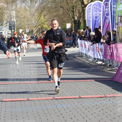 12.04.2026 - 45. Internationalen Wilhelmsburger Insellauf Strokosch-Dieckow http://msf.ph/oto/9455474 12.04.2026 10:44:17 Ziel 2065, 3345, 2073 meine-sportfotos.de
