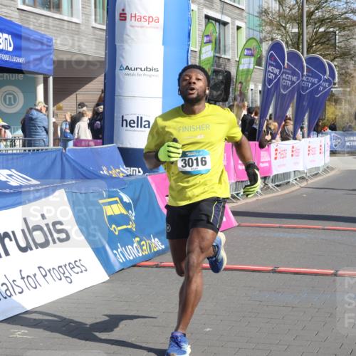 12.04.2026 - 45. Internationalen Wilhelmsburger Insellauf Strokosch-Dieckow http://msf.ph/oto/9455476 12.04.2026 10:31:18 Ziel 3016, 2831, 5811 meine-sportfotos.de