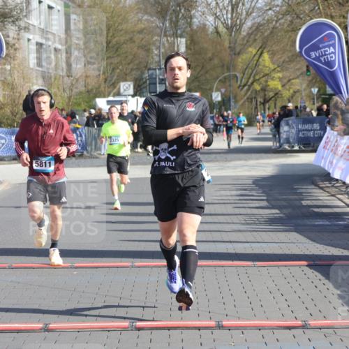12.04.2026 - 45. Internationalen Wilhelmsburger Insellauf Strokosch-Dieckow http://msf.ph/oto/9455483 12.04.2026 10:31:21 Ziel 3016, 2831, 5811 meine-sportfotos.de