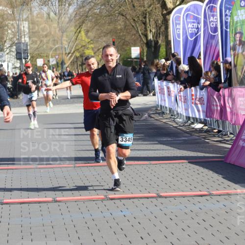 12.04.2026 - 45. Internationalen Wilhelmsburger Insellauf Strokosch-Dieckow http://msf.ph/oto/9455487 12.04.2026 10:44:17 Ziel 2065, 3345, 2073 meine-sportfotos.de
