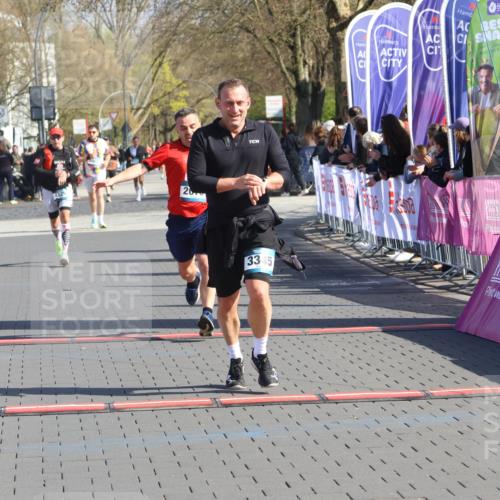 12.04.2026 - 45. Internationalen Wilhelmsburger Insellauf Strokosch-Dieckow http://msf.ph/oto/9455499 12.04.2026 10:44:17 Ziel 2065, 3345, 2073 meine-sportfotos.de