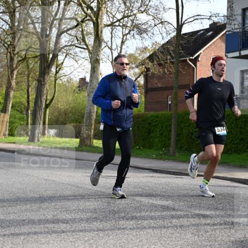 12.04.2026 - 45. Internationalen Wilhelmsburger Insellauf J. Mangold http://msf.ph/oto/9455502 12.04.2026 10:26:53 Ziel 5344, 4941, 5503, 5055, 5301, 2994, 5685, 4528, 3815, 5440, 5440, 5279, 2659, 5645 meine-sportfotos.de