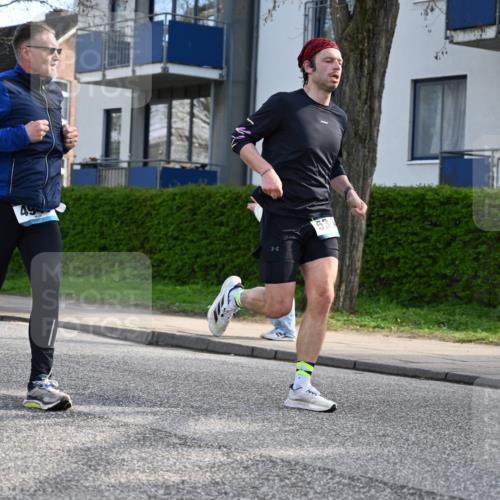 12.04.2026 - 45. Internationalen Wilhelmsburger Insellauf J. Mangold http://msf.ph/oto/9455505 12.04.2026 10:26:54 Ziel 5344, 4941, 5503, 5055, 5301, 2994, 2994, 5685, 4528, 3815, 5440, 5279, 2659, 5645, 5585, 2181 meine-sportfotos.de