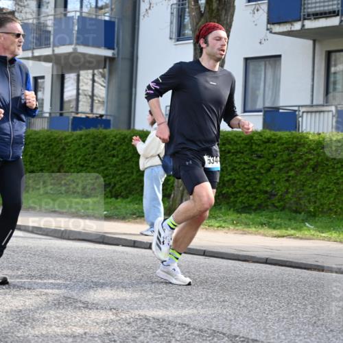 12.04.2026 - 45. Internationalen Wilhelmsburger Insellauf J. Mangold http://msf.ph/oto/9455508 12.04.2026 10:26:54 Ziel 5344, 4941, 5503, 5055, 5301, 2994, 2994, 5685, 4528, 3815, 5440, 5279, 2659, 5645, 5585, 2181 meine-sportfotos.de