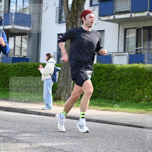 12.04.2026 - 45. Internationalen Wilhelmsburger Insellauf J. Mangold http://msf.ph/oto/9455509 12.04.2026 10:26:54 Ziel 5344, 4941, 5503, 5055, 5301, 2994, 2994, 5685, 4528, 3815, 5440, 5279, 2659, 5645, 5585, 2181 meine-sportfotos.de
