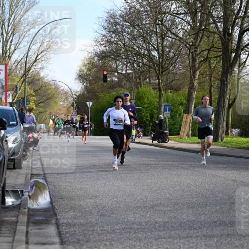 12.04.2026 - 45. Internationalen Wilhelmsburger Insellauf J. Mangold http://msf.ph/oto/9455529 12.04.2026 10:27:07 Ziel 5503, 5055, 5301, 2994, 5685, 4528, 3815, 5440, 5279, 2659, 5645, 5279, 2659, 5645, 5585, 2181, 4580, 2213 meine-sportfotos.de