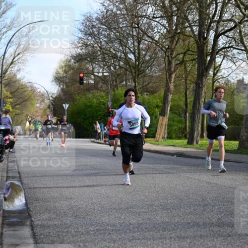 12.04.2026 - 45. Internationalen Wilhelmsburger Insellauf J. Mangold http://msf.ph/oto/9455541 12.04.2026 10:27:08 Ziel 5503, 5055, 5301, 2994, 5685, 4528, 3815, 5440, 5279, 2659, 5645, 5585, 2181, 4580, 2213 meine-sportfotos.de