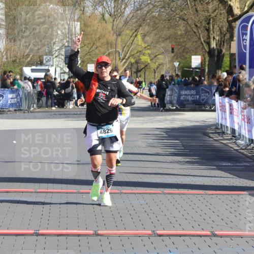 12.04.2026 - 45. Internationalen Wilhelmsburger Insellauf Strokosch-Dieckow http://msf.ph/oto/9455542 12.04.2026 10:44:22 Ziel 2073, 4829, 4062 meine-sportfotos.de