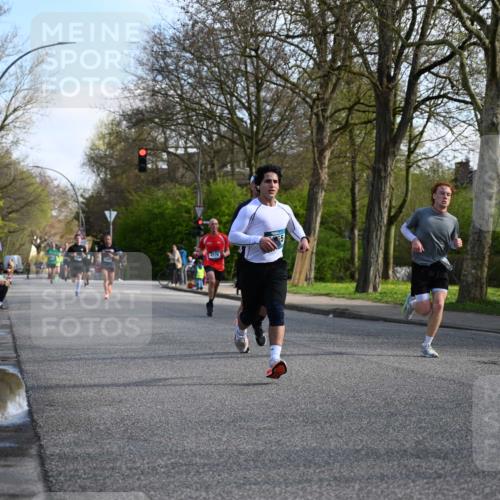 12.04.2026 - 45. Internationalen Wilhelmsburger Insellauf J. Mangold http://msf.ph/oto/9455544 12.04.2026 10:27:08 Ziel 5503, 5055, 5301, 2994, 5685, 4528, 3815, 5440, 5279, 2659, 5645, 5585, 2181, 4580, 2213 meine-sportfotos.de