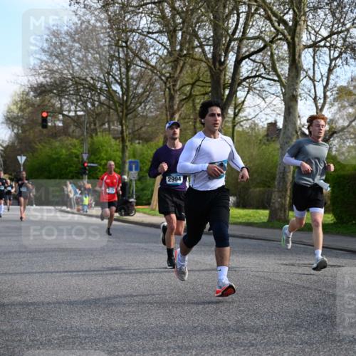 12.04.2026 - 45. Internationalen Wilhelmsburger Insellauf J. Mangold http://msf.ph/oto/9455554 12.04.2026 10:27:09 Ziel 5503, 5055, 5301, 2994, 5685, 4528, 3815, 5440, 5279, 2659, 5645, 5585, 2181, 4580, 2213 meine-sportfotos.de