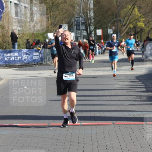 12.04.2026 - 45. Internationalen Wilhelmsburger Insellauf Strokosch-Dieckow http://msf.ph/oto/9455572 12.04.2026 10:31:31 Ziel 5661, 4766 meine-sportfotos.de