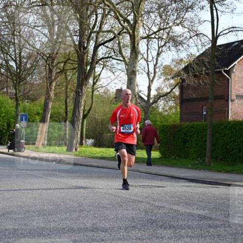12.04.2026 - 45. Internationalen Wilhelmsburger Insellauf J. Mangold http://msf.ph/oto/9455578 12.04.2026 10:27:12 Ziel 5055, 5301, 2994, 5685, 4528, 3815, 5440, 5279, 2659, 5645, 5585, 2181, 4580, 2213 meine-sportfotos.de