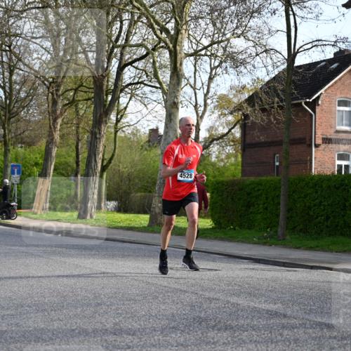 12.04.2026 - 45. Internationalen Wilhelmsburger Insellauf J. Mangold http://msf.ph/oto/9455581 12.04.2026 10:27:12 Ziel 5055, 5301, 2994, 5685, 4528, 3815, 5440, 5279, 2659, 5645, 5585, 2181, 4580, 2213 meine-sportfotos.de