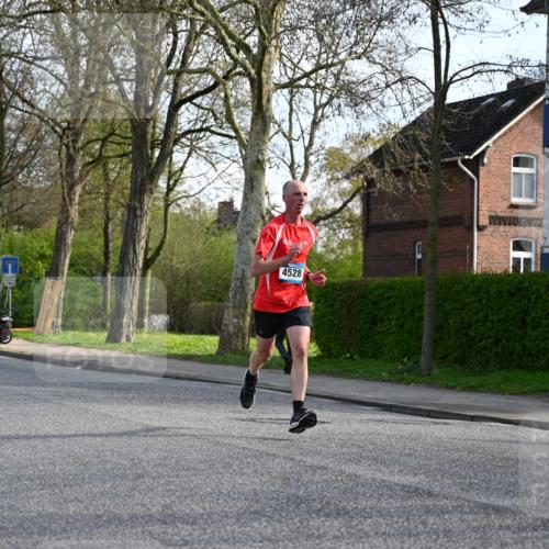 12.04.2026 - 45. Internationalen Wilhelmsburger Insellauf J. Mangold http://msf.ph/oto/9455582 12.04.2026 10:27:12 Ziel 5055, 5301, 2994, 5685, 4528, 3815, 5440, 5279, 2659, 5645, 5585, 2181, 4580, 2213 meine-sportfotos.de