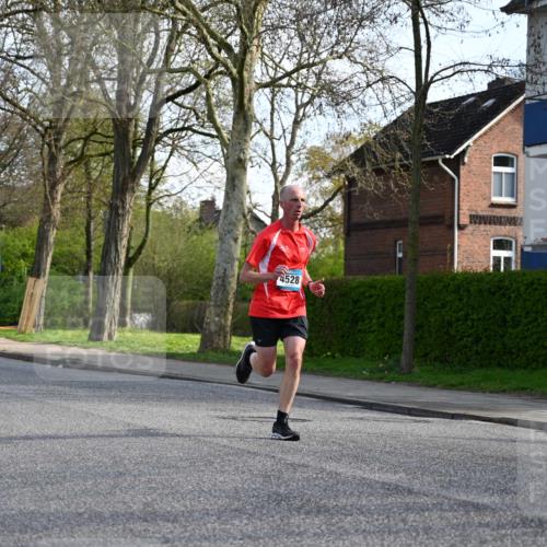 12.04.2026 - 45. Internationalen Wilhelmsburger Insellauf J. Mangold http://msf.ph/oto/9455584 12.04.2026 10:27:12 Ziel 5055, 5301, 2994, 5685, 4528, 3815, 5440, 5279, 2659, 5645, 5585, 2181, 4580, 2213 meine-sportfotos.de