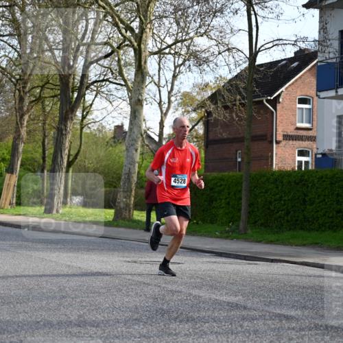 12.04.2026 - 45. Internationalen Wilhelmsburger Insellauf J. Mangold http://msf.ph/oto/9455585 12.04.2026 10:27:12 Ziel 5055, 5301, 2994, 5685, 4528, 3815, 5440, 5279, 2659, 5645, 5585, 2181, 4580, 2213 meine-sportfotos.de