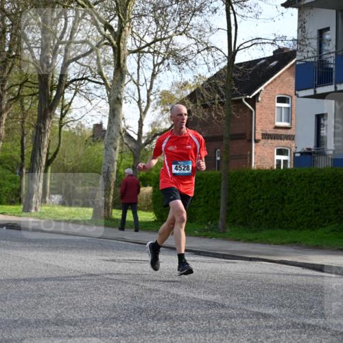 12.04.2026 - 45. Internationalen Wilhelmsburger Insellauf J. Mangold http://msf.ph/oto/9455588 12.04.2026 10:27:12 Ziel 5055, 5301, 2994, 5685, 4528, 3815, 5440, 5279, 2659, 5645, 5585, 2181, 4580, 2213 meine-sportfotos.de