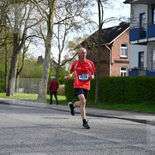 12.04.2026 - 45. Internationalen Wilhelmsburger Insellauf J. Mangold http://msf.ph/oto/9455589 12.04.2026 10:27:13 Ziel 5055, 5301, 2994, 5685, 4528, 3815, 5440, 5279, 2659, 5645, 5585, 2181, 4580, 2213 meine-sportfotos.de