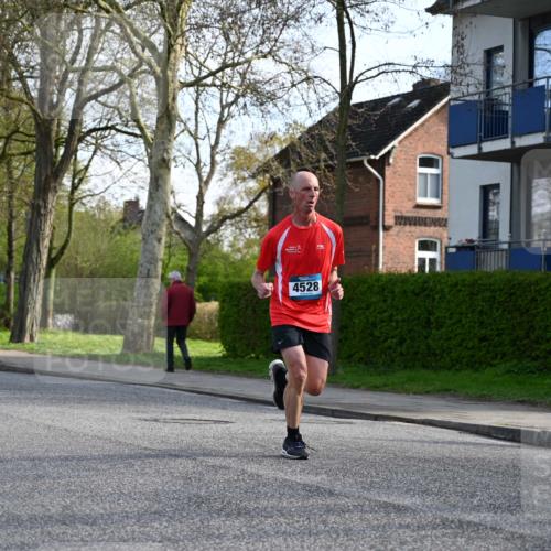 12.04.2026 - 45. Internationalen Wilhelmsburger Insellauf J. Mangold http://msf.ph/oto/9455591 12.04.2026 10:27:13 Ziel 5055, 5301, 2994, 5685, 4528, 3815, 5440, 5279, 2659, 5645, 5585, 2181, 4580, 2213 meine-sportfotos.de