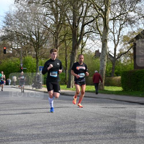 12.04.2026 - 45. Internationalen Wilhelmsburger Insellauf J. Mangold http://msf.ph/oto/9455592 12.04.2026 10:27:15 Ziel 5055, 5301, 2994, 5685, 4528, 3815, 5440, 5279, 2659, 5645, 5585, 2181, 4580, 2213 meine-sportfotos.de