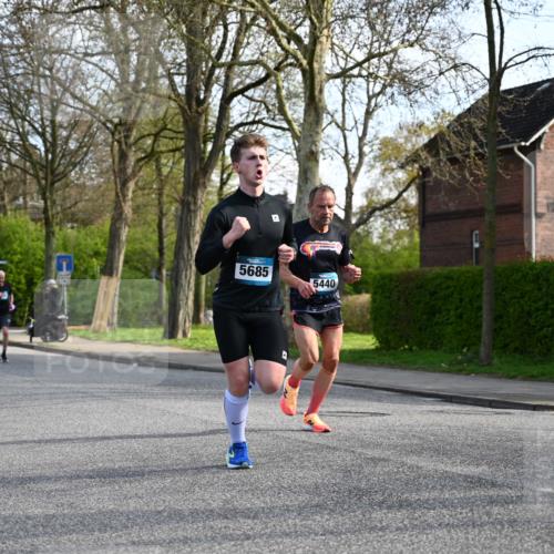 12.04.2026 - 45. Internationalen Wilhelmsburger Insellauf J. Mangold http://msf.ph/oto/9455600 12.04.2026 10:27:16 Ziel 5301, 2994, 5685, 4528, 3815, 5440, 5279, 2659, 5645, 5585, 2181, 4580, 2213 meine-sportfotos.de
