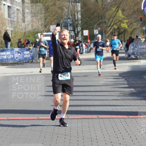 12.04.2026 - 45. Internationalen Wilhelmsburger Insellauf Strokosch-Dieckow http://msf.ph/oto/9455601 12.04.2026 10:31:31 Ziel 5661, 4766 meine-sportfotos.de