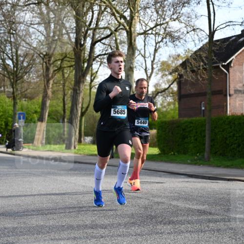 12.04.2026 - 45. Internationalen Wilhelmsburger Insellauf J. Mangold http://msf.ph/oto/9455602 12.04.2026 10:27:16 Ziel 5301, 2994, 5685, 4528, 3815, 5440, 5279, 2659, 5645, 5585, 2181, 4580, 2213 meine-sportfotos.de
