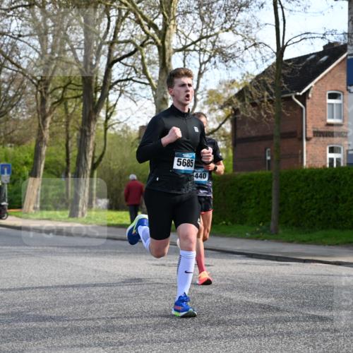 12.04.2026 - 45. Internationalen Wilhelmsburger Insellauf J. Mangold http://msf.ph/oto/9455604 12.04.2026 10:27:16 Ziel 5301, 2994, 5685, 4528, 3815, 5440, 5279, 2659, 5645, 5585, 2181, 4580, 2213 meine-sportfotos.de