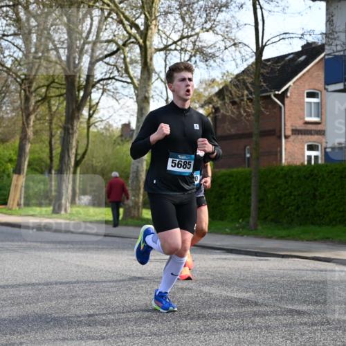 12.04.2026 - 45. Internationalen Wilhelmsburger Insellauf J. Mangold http://msf.ph/oto/9455605 12.04.2026 10:27:16 Ziel 5301, 2994, 5685, 4528, 3815, 5440, 5279, 2659, 5645, 5585, 2181, 4580, 2213 meine-sportfotos.de