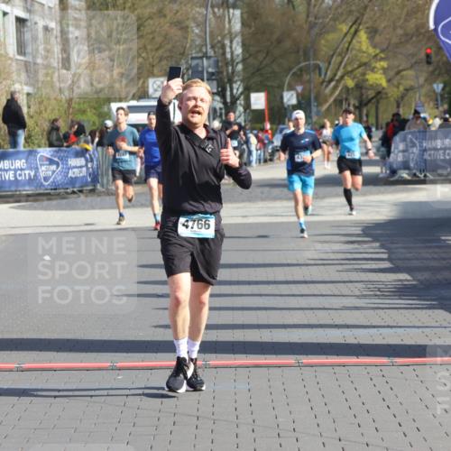 12.04.2026 - 45. Internationalen Wilhelmsburger Insellauf Strokosch-Dieckow http://msf.ph/oto/9455608 12.04.2026 10:31:31 Ziel 5661, 4766 meine-sportfotos.de
