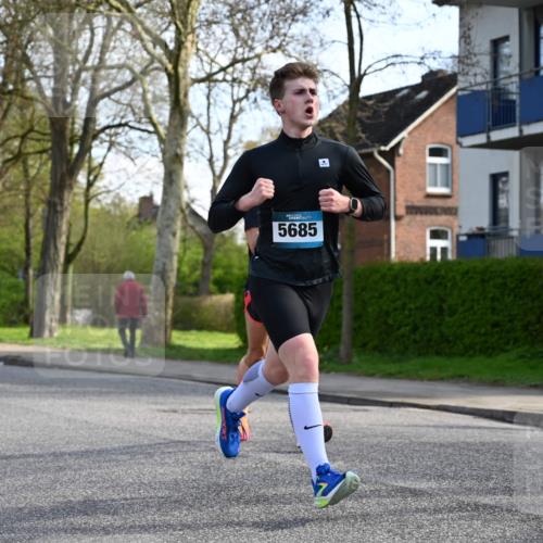 12.04.2026 - 45. Internationalen Wilhelmsburger Insellauf J. Mangold http://msf.ph/oto/9455609 12.04.2026 10:27:16 Ziel 5301, 2994, 5685, 4528, 3815, 5440, 5279, 2659, 5645, 5585, 2181, 4580, 2213 meine-sportfotos.de