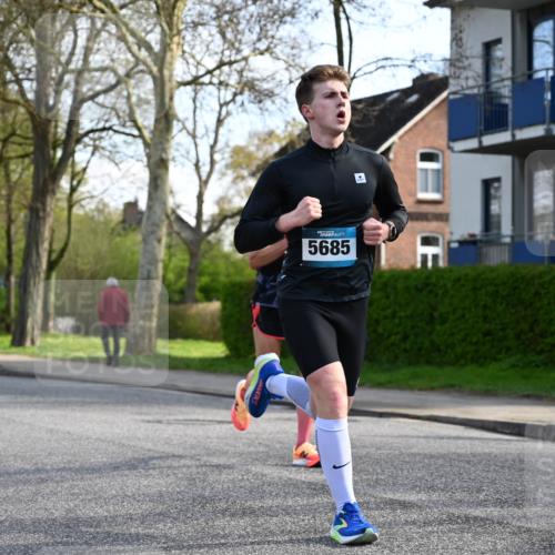 12.04.2026 - 45. Internationalen Wilhelmsburger Insellauf J. Mangold http://msf.ph/oto/9455610 12.04.2026 10:27:16 Ziel 5301, 2994, 5685, 4528, 3815, 5440, 5279, 2659, 5645, 5585, 2181, 4580, 2213 meine-sportfotos.de