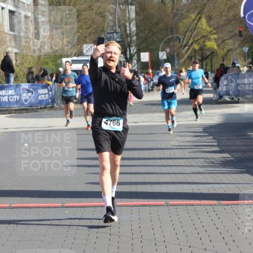 12.04.2026 - 45. Internationalen Wilhelmsburger Insellauf Strokosch-Dieckow http://msf.ph/oto/9455613 12.04.2026 10:31:31 Ziel 5661, 4766 meine-sportfotos.de
