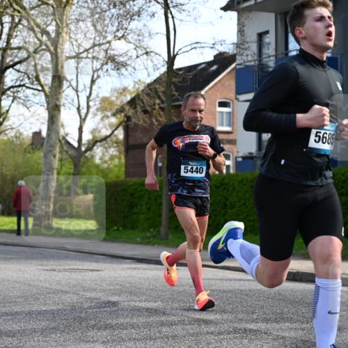 12.04.2026 - 45. Internationalen Wilhelmsburger Insellauf J. Mangold http://msf.ph/oto/9455617 12.04.2026 10:27:17 Ziel 5301, 2994, 5685, 4528, 3815, 5440, 5279, 2659, 5645, 5585, 2181, 4580, 4580, 2213 meine-sportfotos.de