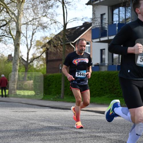 12.04.2026 - 45. Internationalen Wilhelmsburger Insellauf J. Mangold http://msf.ph/oto/9455619 12.04.2026 10:27:17 Ziel 5301, 2994, 5685, 4528, 3815, 5440, 5279, 2659, 5645, 5585, 2181, 4580, 4580, 2213 meine-sportfotos.de