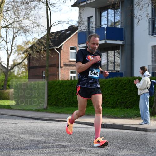 12.04.2026 - 45. Internationalen Wilhelmsburger Insellauf J. Mangold http://msf.ph/oto/9455624 12.04.2026 10:27:17 Ziel 5301, 2994, 5685, 4528, 3815, 5440, 5279, 2659, 5645, 5585, 2181, 4580, 4580, 2213 meine-sportfotos.de