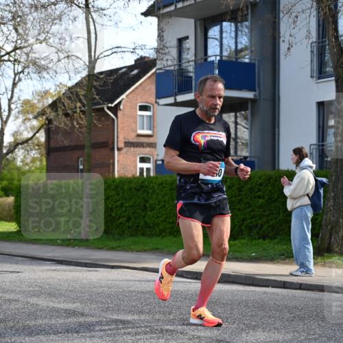12.04.2026 - 45. Internationalen Wilhelmsburger Insellauf J. Mangold http://msf.ph/oto/9455625 12.04.2026 10:27:17 Ziel 5301, 2994, 5685, 4528, 3815, 5440, 5279, 2659, 5645, 5585, 2181, 4580, 4580, 2213 meine-sportfotos.de