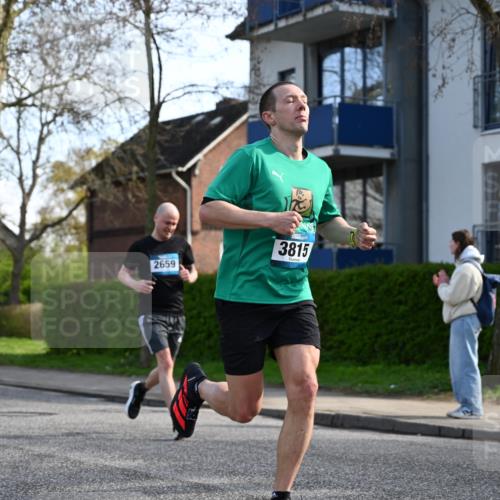 12.04.2026 - 45. Internationalen Wilhelmsburger Insellauf J. Mangold http://msf.ph/oto/9455632 12.04.2026 10:27:21 Ziel 5685, 4528, 3815, 5440, 5279, 2659, 5645, 5585, 2181, 4580, 2213, 4651 meine-sportfotos.de