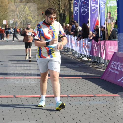 12.04.2026 - 45. Internationalen Wilhelmsburger Insellauf Strokosch-Dieckow http://msf.ph/oto/9455640 12.04.2026 10:44:28 Ziel 4062, 5824, 3356 meine-sportfotos.de
