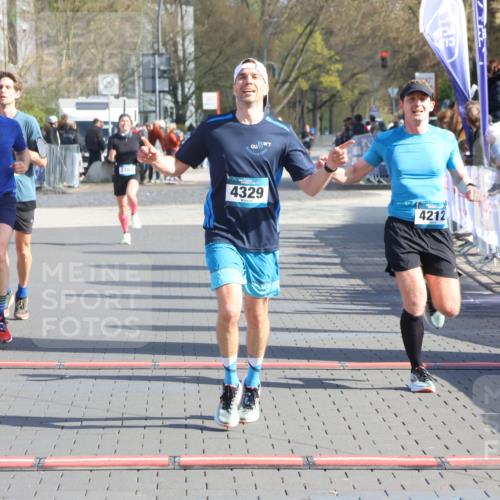 12.04.2026 - 45. Internationalen Wilhelmsburger Insellauf Strokosch-Dieckow http://msf.ph/oto/9455642 12.04.2026 10:31:36 Ziel 4766, 4329, 4212, 5526 meine-sportfotos.de
