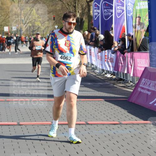 12.04.2026 - 45. Internationalen Wilhelmsburger Insellauf Strokosch-Dieckow http://msf.ph/oto/9455651 12.04.2026 10:44:28 Ziel 4062, 5824, 3356 meine-sportfotos.de